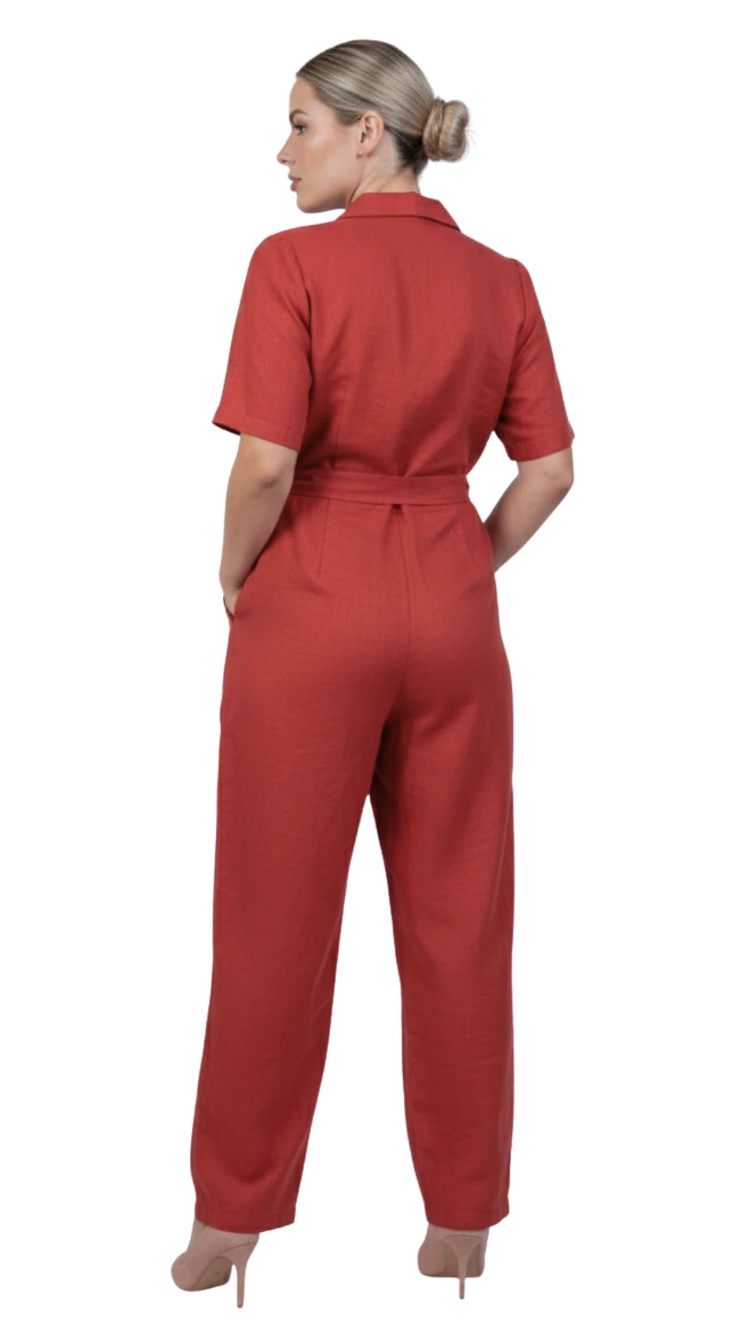 Women wearing Karee Linen Jumpsuit and showing the back view of the jumpsuit